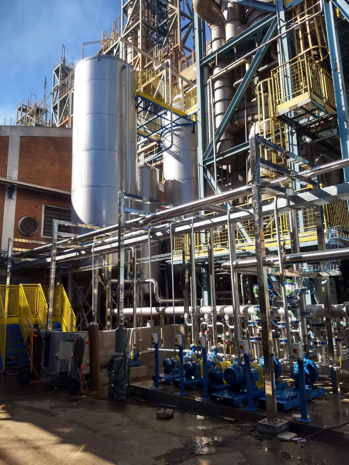 Instalação industrial em Matão