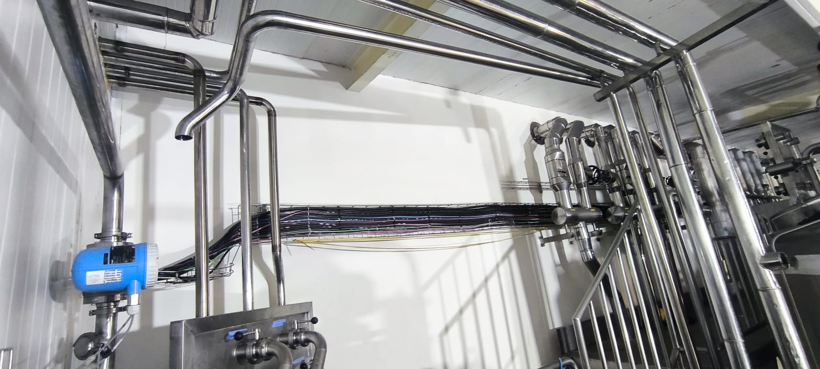 Tubulações em aço inox e válvulas de processo